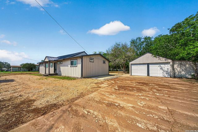502 Waltom Ave, Jourdanton, TX 78026