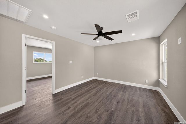 502 Waltom Ave, Jourdanton, TX 78026