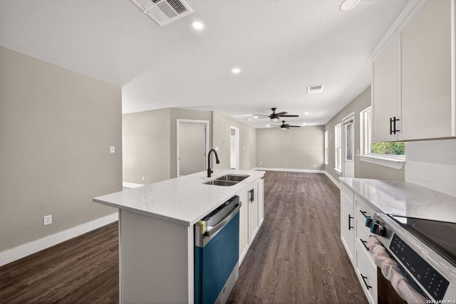 502 Waltom Ave, Jourdanton, TX 78026