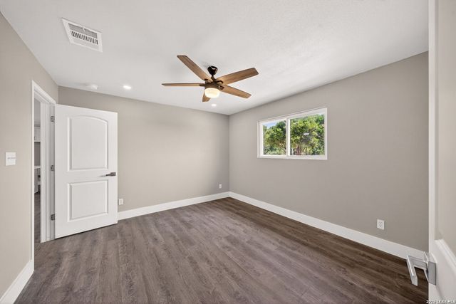 502 Waltom Ave, Jourdanton, TX 78026