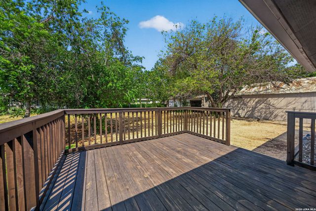 502 Waltom Ave, Jourdanton, TX 78026