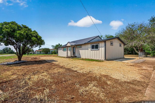 502 Waltom Ave, Jourdanton, TX 78026