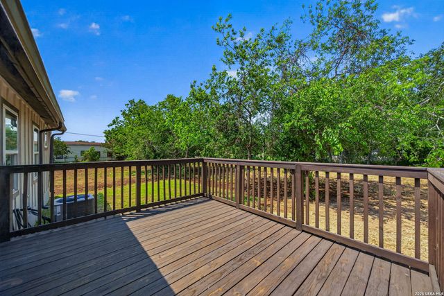 502 Waltom Ave, Jourdanton, TX 78026