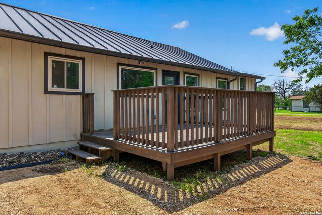 502 Waltom Ave, Jourdanton, TX 78026