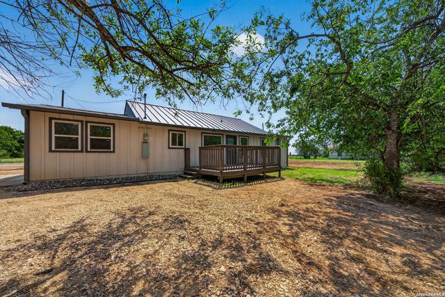 502 Waltom Ave, Jourdanton, TX 78026
