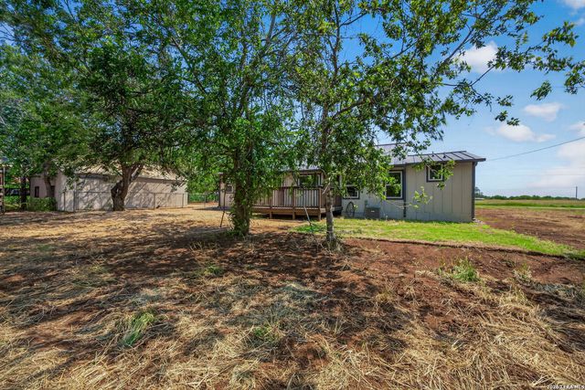 502 Waltom Ave, Jourdanton, TX 78026