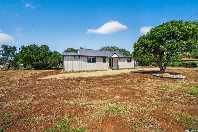 502 Waltom Ave, Jourdanton, TX 78026