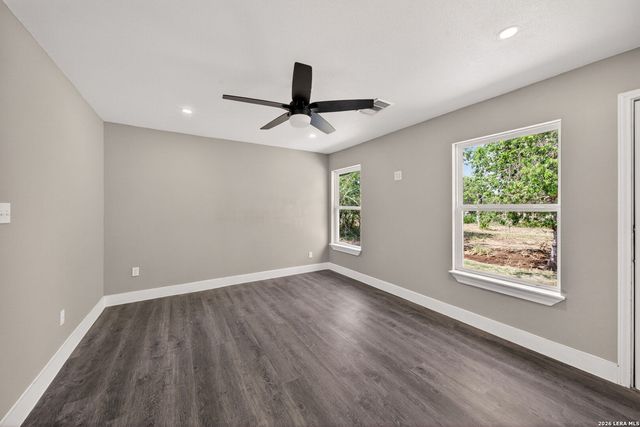 502 Waltom Ave, Jourdanton, TX 78026