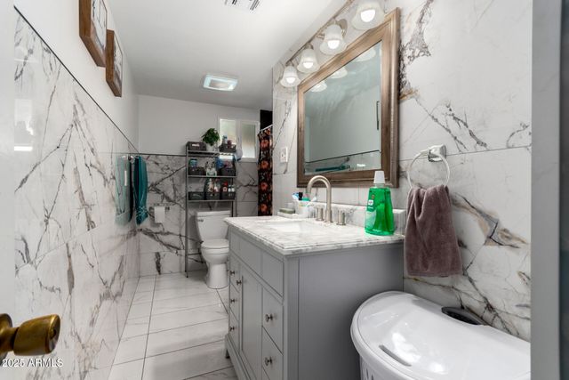 7136 W WESTVIEW Drive, Phoenix, AZ 85033