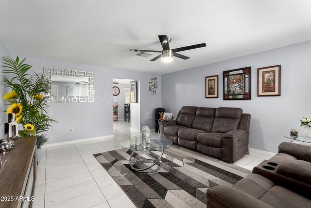 7136 W WESTVIEW Drive, Phoenix, AZ 85033