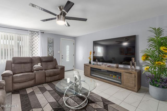 7136 W WESTVIEW Drive, Phoenix, AZ 85033