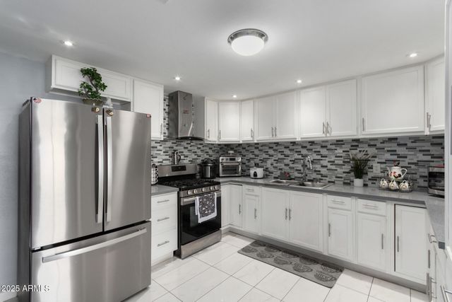 7136 W WESTVIEW Drive, Phoenix, AZ 85033