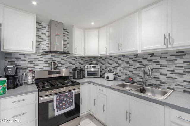 7136 W WESTVIEW Drive, Phoenix, AZ 85033