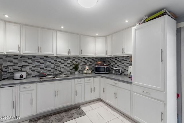 7136 W WESTVIEW Drive, Phoenix, AZ 85033