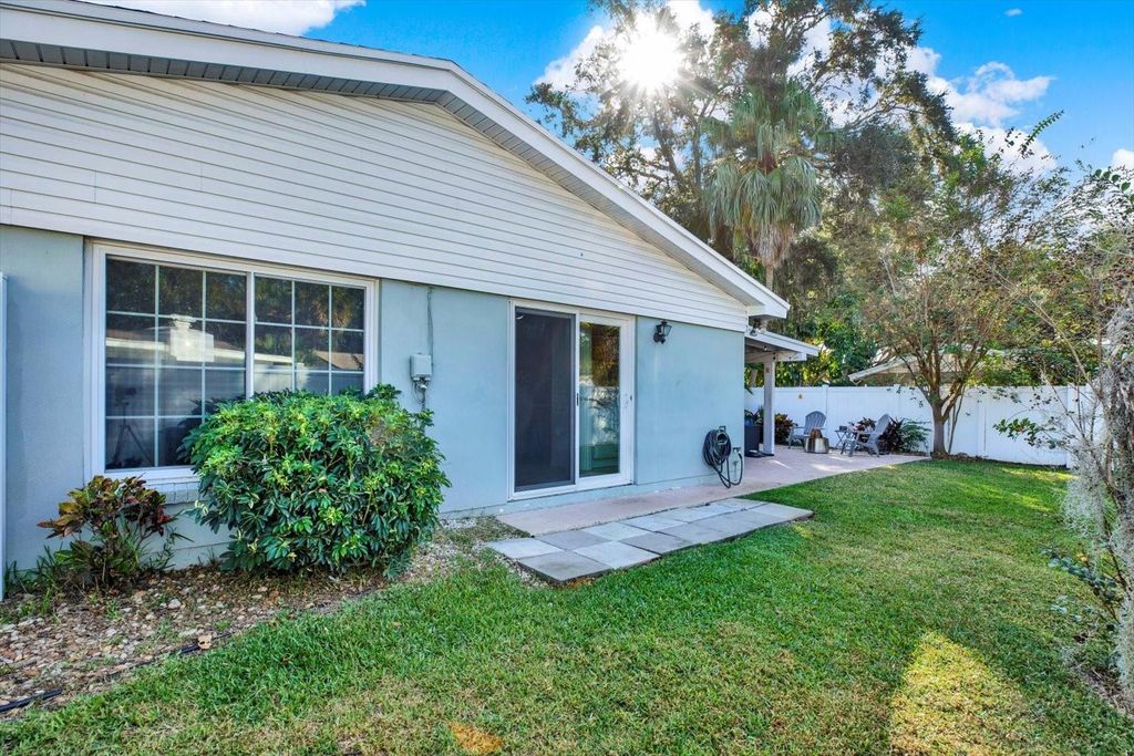 Image 33 of property listing at 10524 ORANGE GROVE DRIVE, Tampa, FL 33618