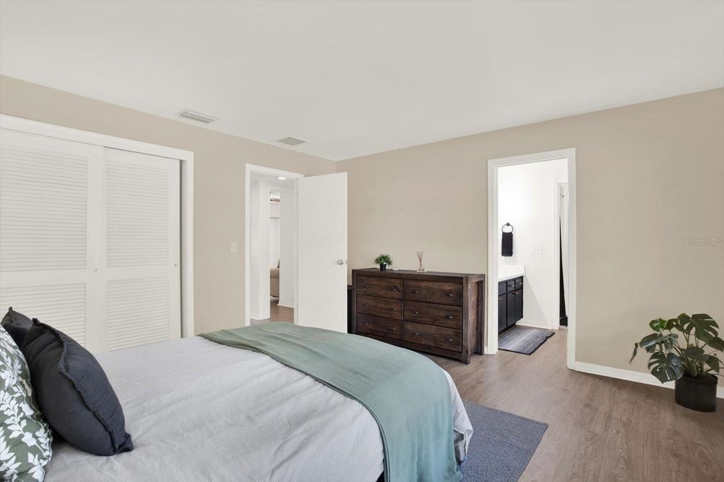 Image 38 of property listing at 10524 ORANGE GROVE DRIVE, Tampa, FL 33618