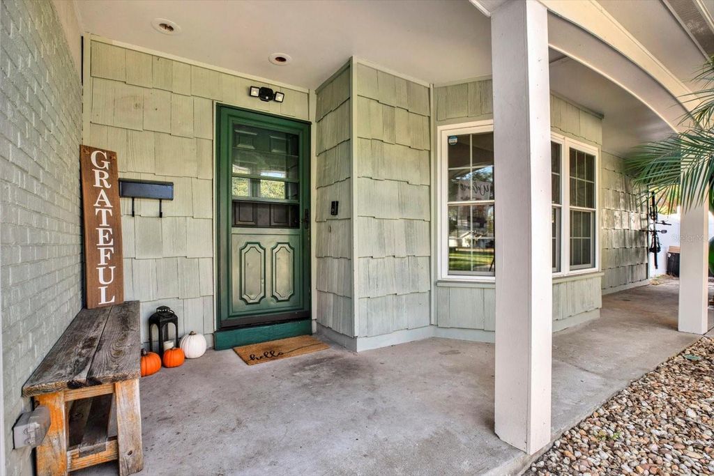 Image 5 of property listing at 10524 ORANGE GROVE DRIVE, Tampa, FL 33618