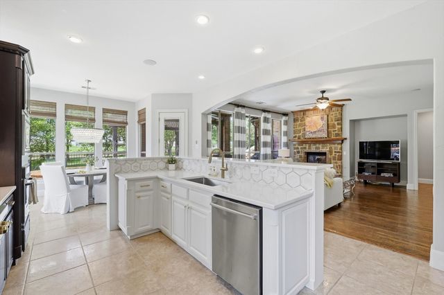 8810 Crockett Drive, Argyle, TX 76226