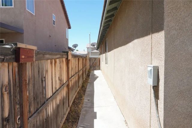 16026 Greyrock, Victorville, CA 92395
