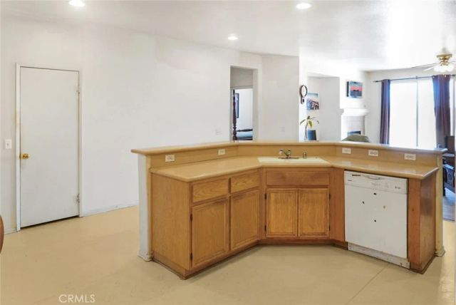 16026 Greyrock, Victorville, CA 92395
