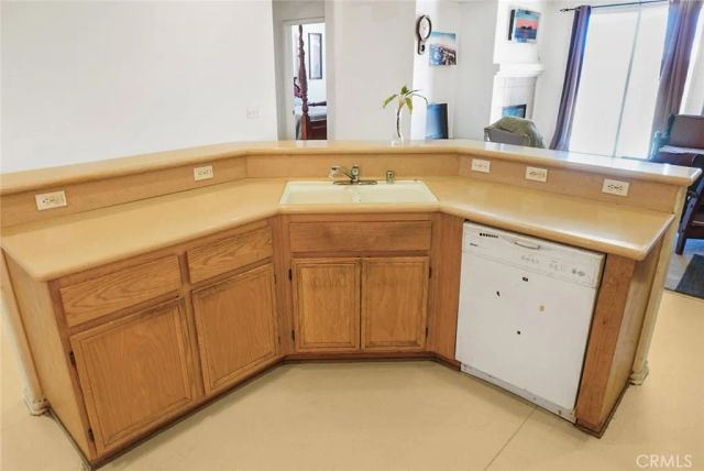 16026 Greyrock, Victorville, CA 92395