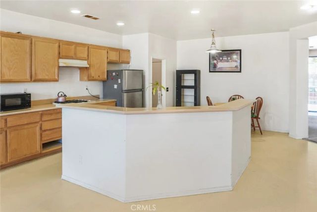 16026 Greyrock, Victorville, CA 92395