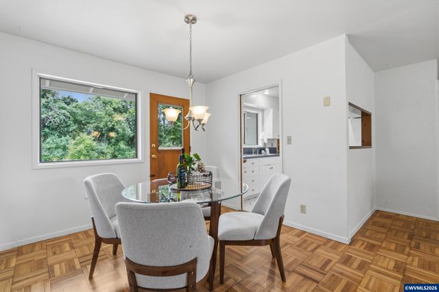 176 NE Azalea Dr, Corvallis, OR 97330