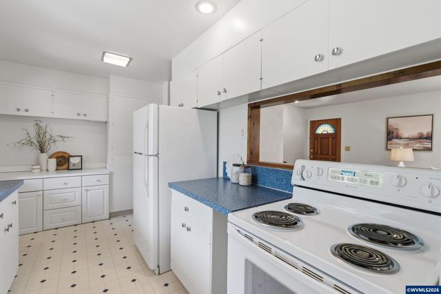 176 NE Azalea Dr, Corvallis, OR 97330