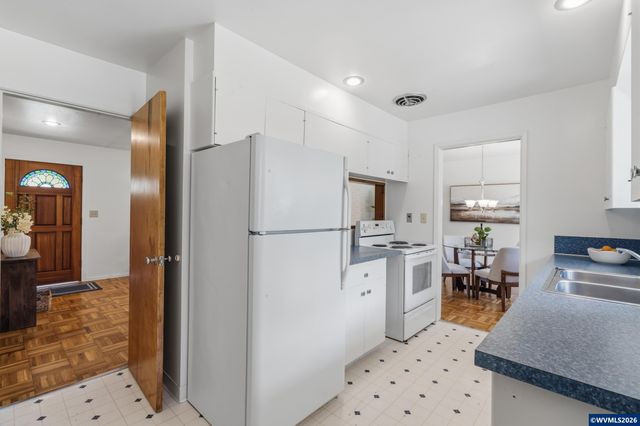 176 NE Azalea Dr, Corvallis, OR 97330