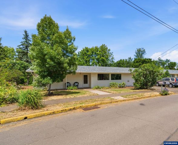 176 NE Azalea Dr, Corvallis, OR 97330