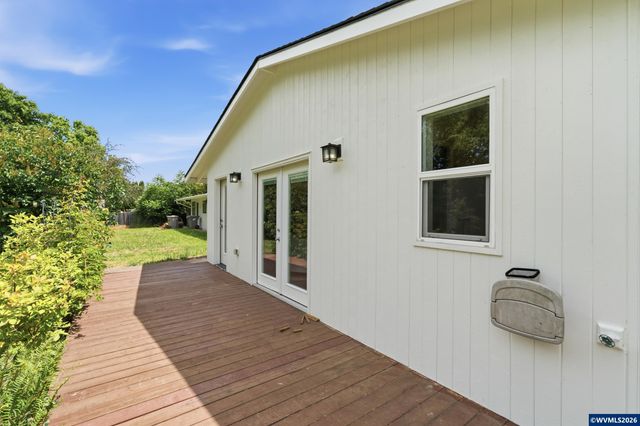176 NE Azalea Dr, Corvallis, OR 97330
