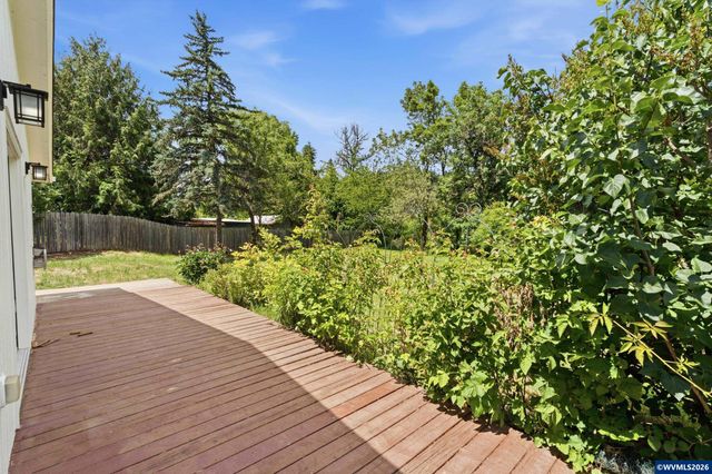 176 NE Azalea Dr, Corvallis, OR 97330