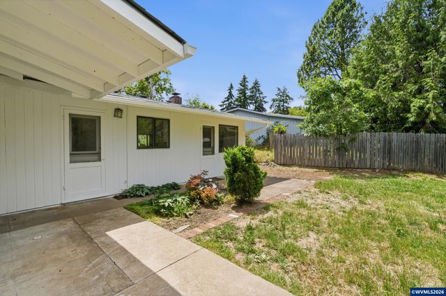 176 NE Azalea Dr, Corvallis, OR 97330