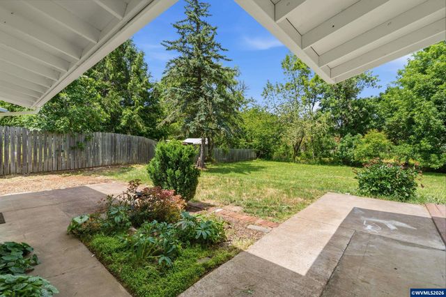 176 NE Azalea Dr, Corvallis, OR 97330