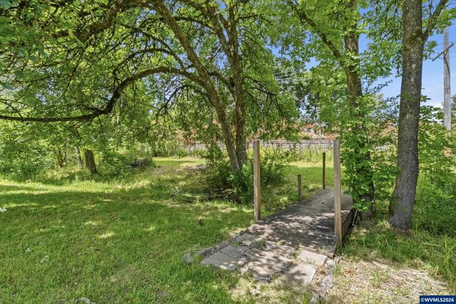 176 NE Azalea Dr, Corvallis, OR 97330