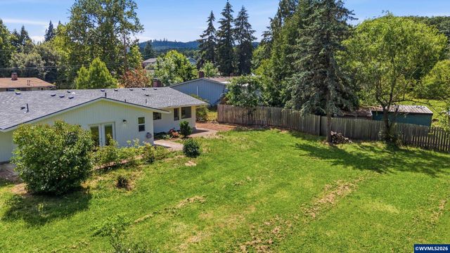 176 NE Azalea Dr, Corvallis, OR 97330