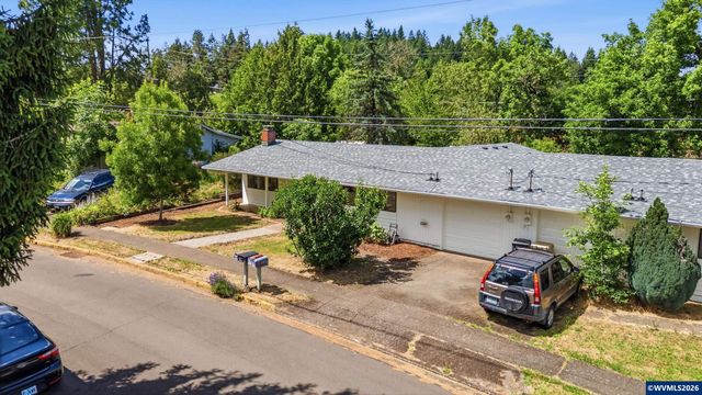 176 NE Azalea Dr, Corvallis, OR 97330
