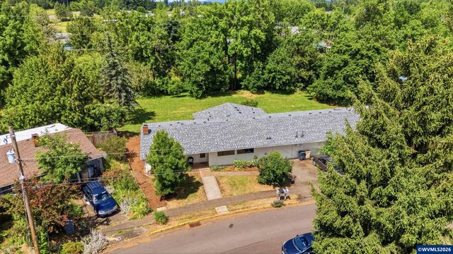 176 NE Azalea Dr, Corvallis, OR 97330