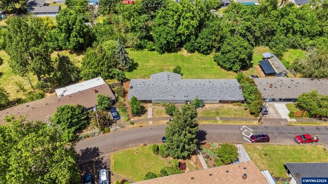 176 NE Azalea Dr, Corvallis, OR 97330
