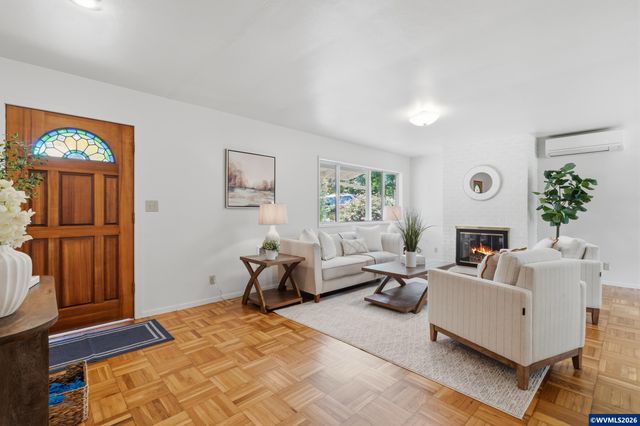 176 NE Azalea Dr, Corvallis, OR 97330