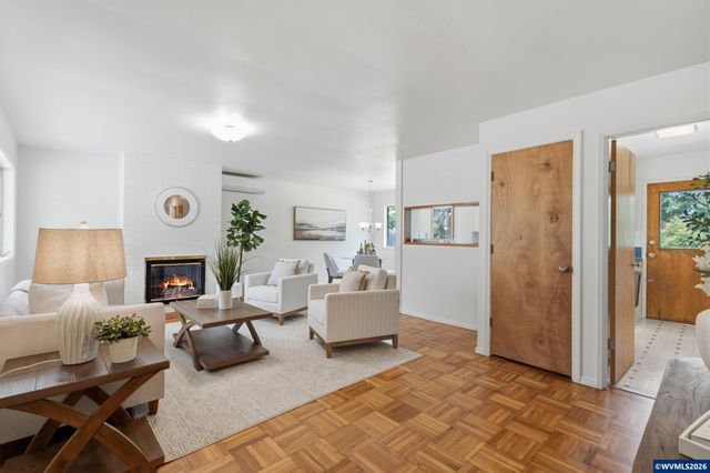 176 NE Azalea Dr, Corvallis, OR 97330