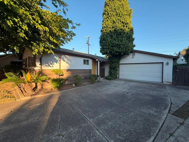 3032 Elmwood Ave, Stockton, CA 95204