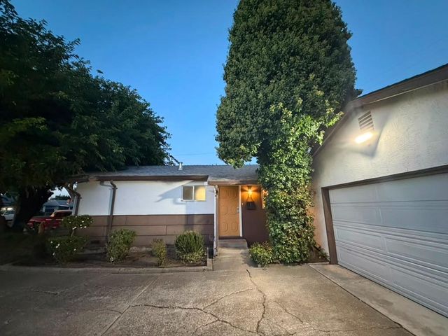 3032 Elmwood Ave, Stockton, CA 95204