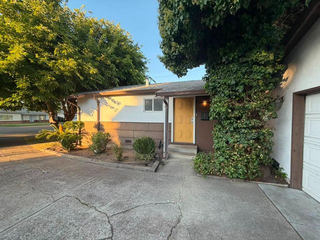 3032 Elmwood Ave, Stockton, CA 95204
