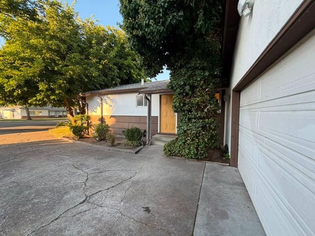 3032 Elmwood Ave, Stockton, CA 95204