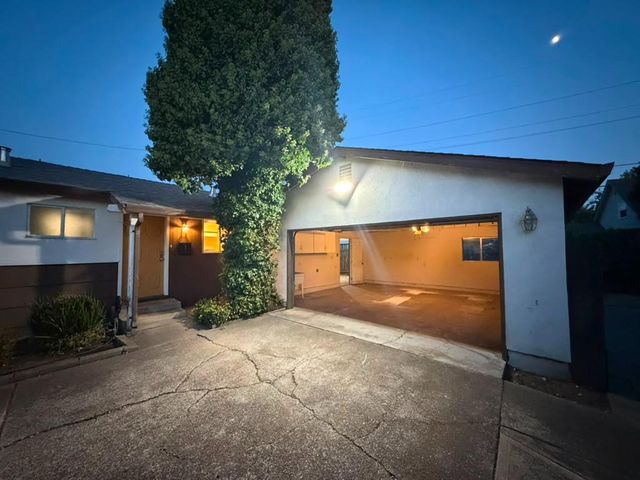 3032 Elmwood Ave, Stockton, CA 95204