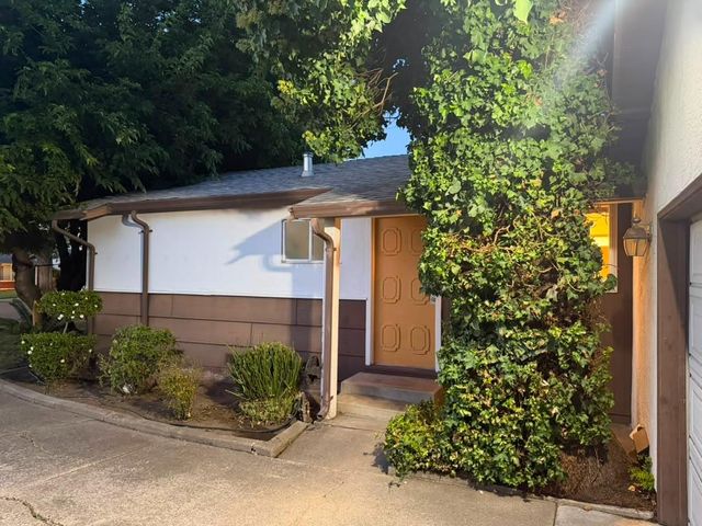 3032 Elmwood Ave, Stockton, CA 95204