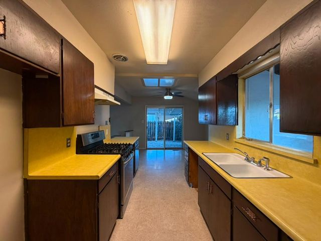 3032 Elmwood Ave, Stockton, CA 95204