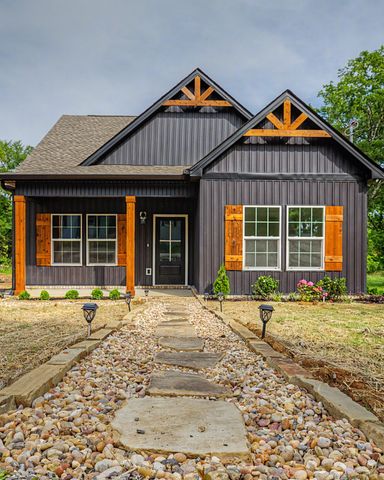 224 Hickory Ave, Lewisburg, TN 37091