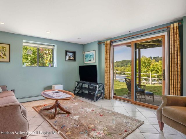 47 Rondout Harbor, Port Ewen, NY 12466